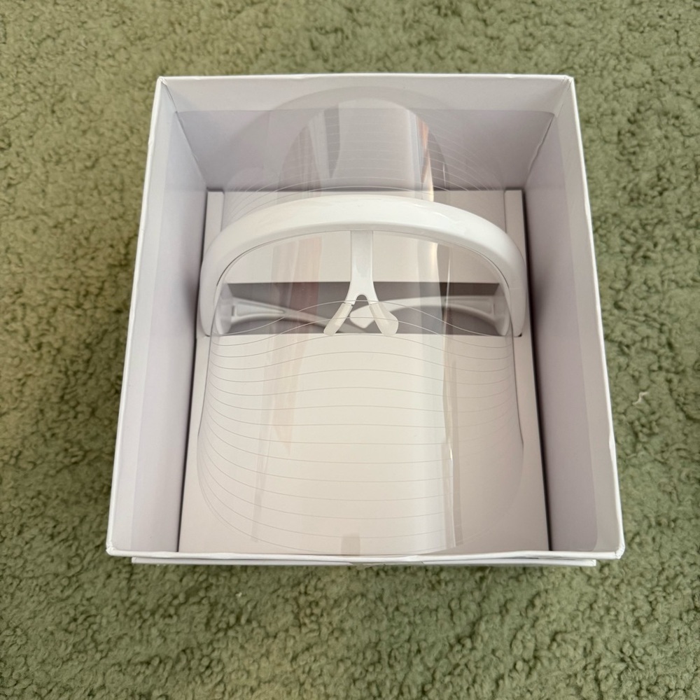 Danielle Creations LED Light Therapy Mask - Picture 3 of 4